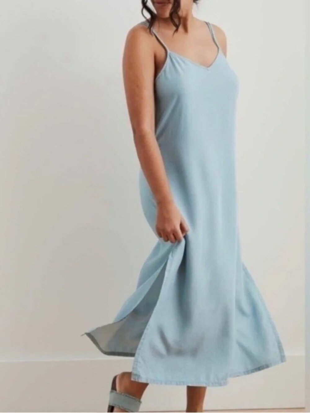 AERIE 🪽 Light Blue Chambray Summer Maxi Dress w/ V Neck & Double Skinny Straps